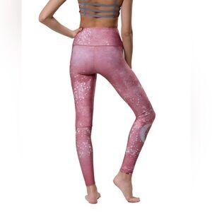 SOLD NWT Onzie Sustainable High Rise Graphic Yoga Leggings M/L